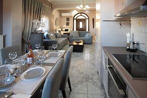Sunrise Suite Olympiada - Luxury Beachfront Escape
