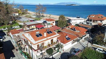 Sunrise Suite Olympiada - Luxury Beachfront Escape