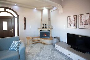 Sunrise Suite Olympiada - Luxury Beachfront Escape