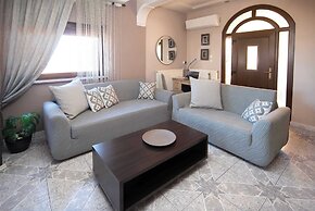 Sunrise Suite Olympiada - Luxury Beachfront Escape