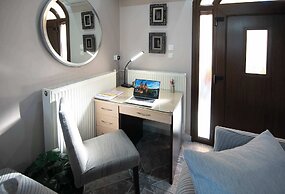 Sunrise Suite Olympiada - Luxury Beachfront Escape