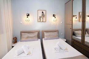 Sunrise Suite Olympiada - Luxury Beachfront Escape