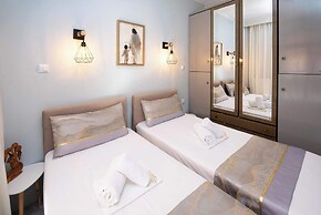Sunrise Suite Olympiada - Luxury Beachfront Escape