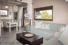 Sunrise Suite Olympiada - Luxury Beachfront Escape