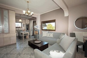Sunrise Suite Olympiada - Luxury Beachfront Escape