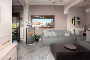 Sunrise Suite Olympiada - Luxury Beachfront Escape