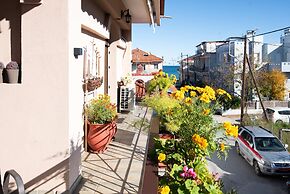 Sunrise Suite Olympiada - Luxury Beachfront Escape