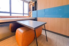 Good And Comfy Studio At Collins Boulevard Apartment
