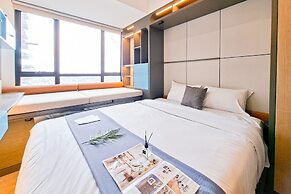 Good And Comfy Studio At Collins Boulevard Apartment