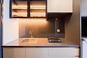 Good And Comfy Studio At Collins Boulevard Apartment