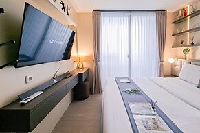 Strategic Studio At Apartment Collins Boulevard