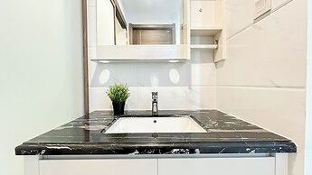 Homey 2Br At Sky House Bsd Apartment