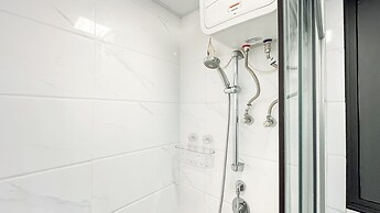 Homey 2Br At Sky House Bsd Apartment