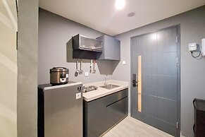 Comfy Dan Warm Studio Soho At Collins Boulevard Apartment