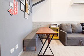 Comfy Dan Warm Studio Soho At Collins Boulevard Apartment