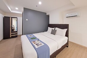 Comfy Dan Warm Studio Soho At Collins Boulevard Apartment