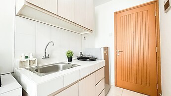 Chic And Sleek Studio At Apartment Cinere Bellevue