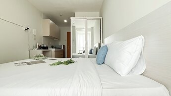 Chic And Sleek Studio At Apartment Cinere Bellevue