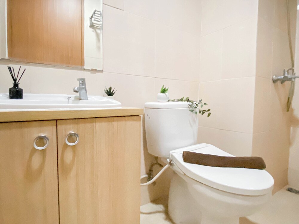 Cozy And Pleasant Living Studio At Apartment Oasis Cikarang