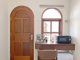 Trendy And Comfy Studio (No Kitchen) At Celebrity Mansion