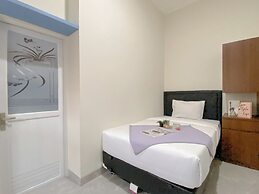 Neat And Comfy Studio (No Kitchen) At Celebrity Mansion