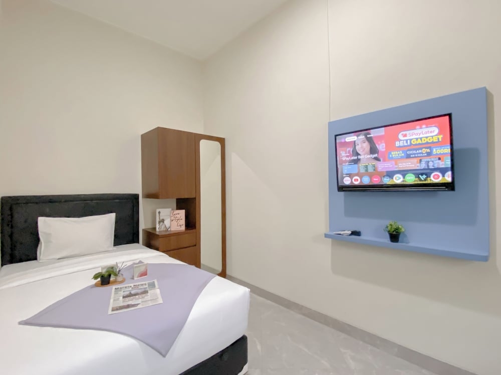 Neat And Comfy Studio (No Kitchen) At Celebrity Mansion