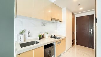 Warm Tone Studio At Sky House Bsd Apartment