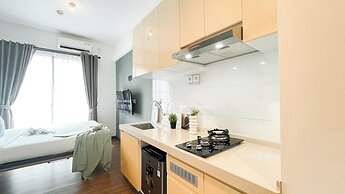 Warm Tone Studio At Sky House Bsd Apartment