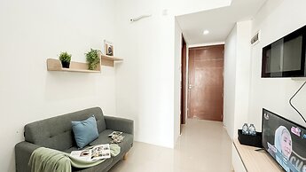 White Tone 1Br At Vittoria Residence Apartment