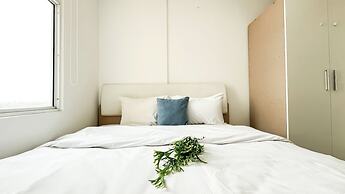 White Tone 1Br At Vittoria Residence Apartment
