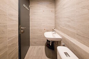 Simple And Tidy Studio Apartment Collins Boulevard