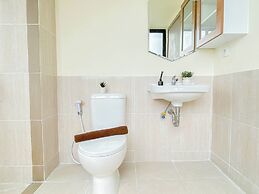 Modern Look 3Br Apartment Meikarta