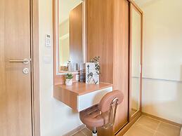 Modern Look 3Br Apartment Meikarta