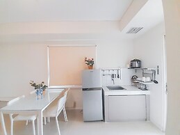 Minimalist 2Br At Apartment Parahyangan Residence