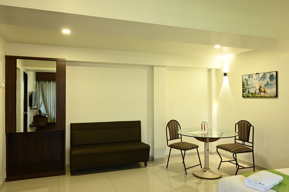 Hotel Express Airoli