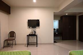 Hotel Express Airoli