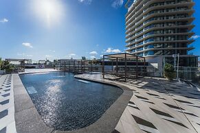 Official Mercury Suites With Rooftop Pool Access