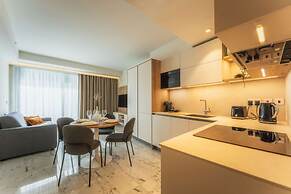 Official Mercury Suites With Rooftop Pool Access