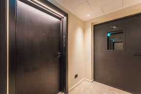 Official Mercury Suites With Rooftop Pool Access