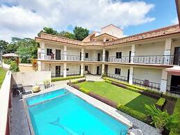 Baine Holiday Resort