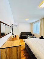 Comfortable Room Near Kaufpark Alterlaa