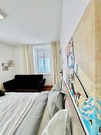 Comfortable Room Near Kaufpark Alterlaa