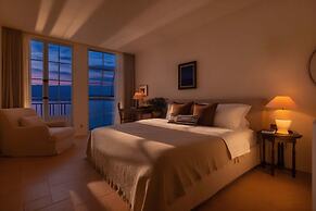 Dali Mountain and Lake View Hotel