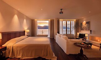 Dali Mountain and Lake View Hotel