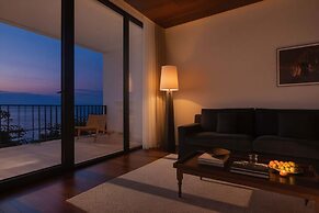 Dali Mountain and Lake View Hotel