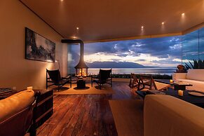 Dali Mountain and Lake View Hotel