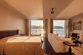 Dali Mountain and Lake View Hotel