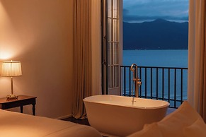 Dali Mountain and Lake View Hotel