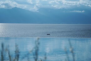 Dali Mountain and Lake View Hotel