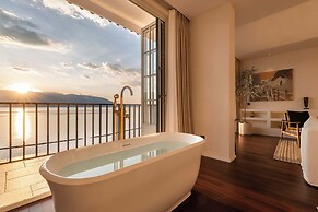 Dali Mountain and Lake View Hotel